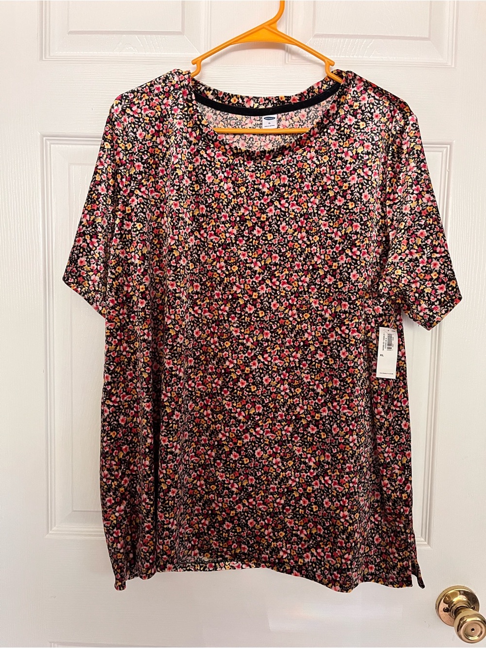 Old Navy Short-Sleeve Floral Shirt with Floral Pattern